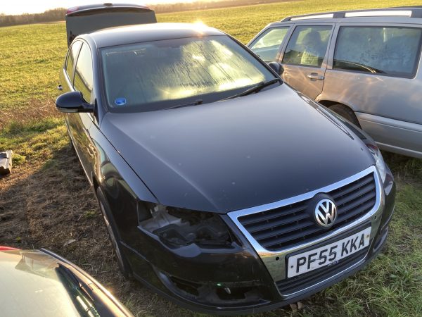 Breaking VW Passat  B6 SE TDI 2005-2009 2.0 TDI - 1968ccm 140HP 103KW (Diesel) 6 Speed Automatic (AT) 4 Door Saloon LC9X - Deep Black