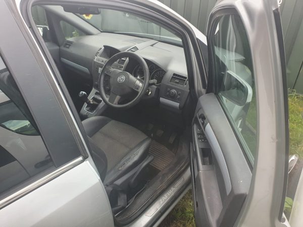 Vauxhall Zafira B MK2 2005-2014 Interior Driver (incl. Doorcard)